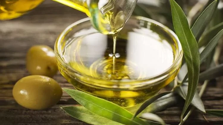 Zeytinyağı kalbe iyi geliyor: Günde ne kadar tüketilmeli?
