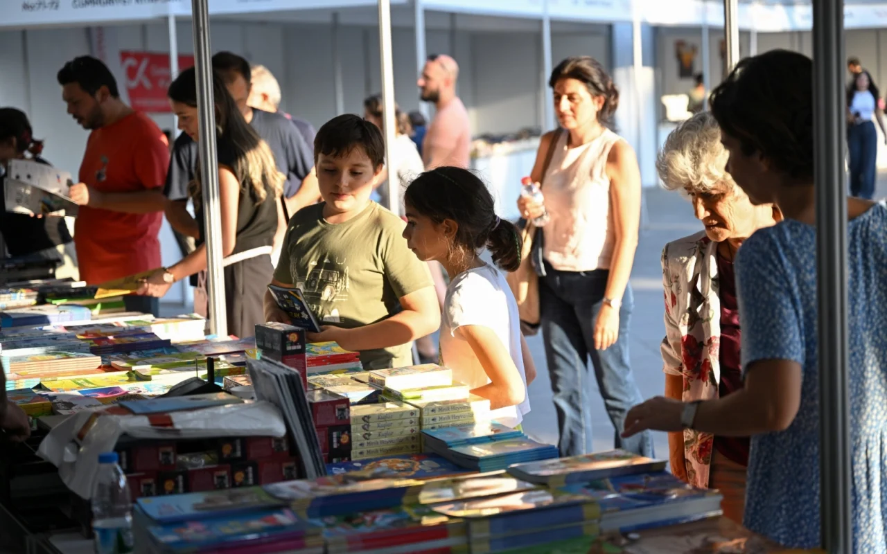 Bornova’da 7. Kitap Günleri: 790 Bin Kitap, 440 Yazar