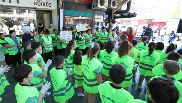 Bursa İnegöl’de temizlik seferberliği çarşıda devam etti