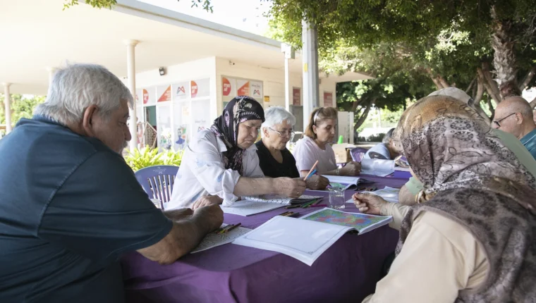 Mersin’de alzheimer hastaları sahilde buluştu