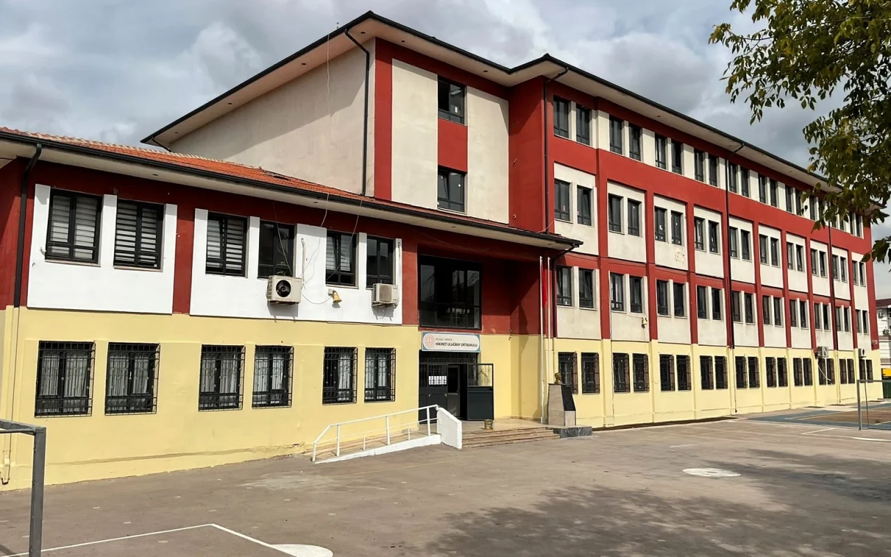 Kocaeli Büyükşehir’den okullara 7,3 milyon TL’lik boya desteği