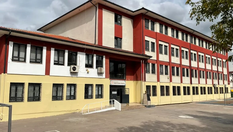 Kocaeli Büyükşehir’den okullara 7,3 milyon TL’lik boya desteği