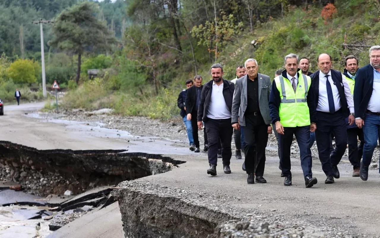 Sakarya Başkanı Alemdar Geyve'de: Sel tahribatı temizleniyor