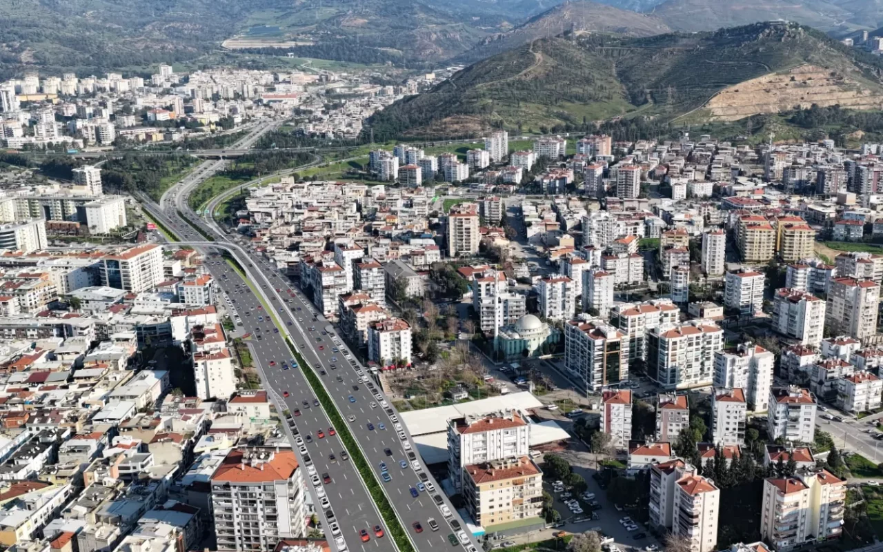 İzmir’de trafiği rahatlatacak üst geçit