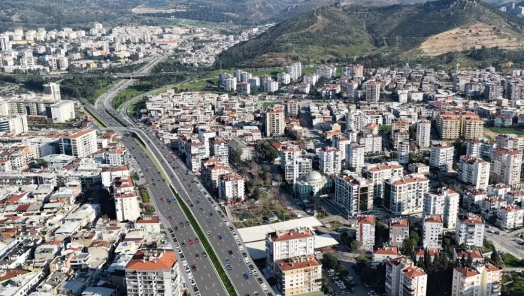 İzmir’de trafiği rahatlatacak üst geçit
