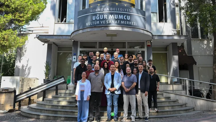 Bornova’da tiyatro coşkusu kesintisiz sürecek