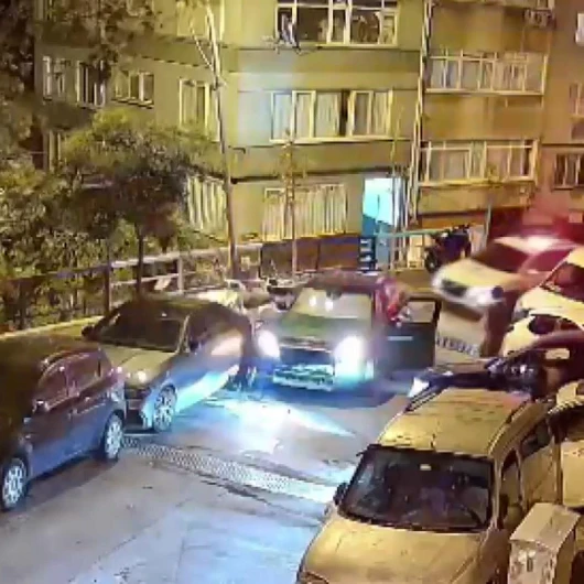 Direksiyon başındaki ünlü sunucu Beşiktaş'ta polisten kaçtı Şişli'de araçları biçti
