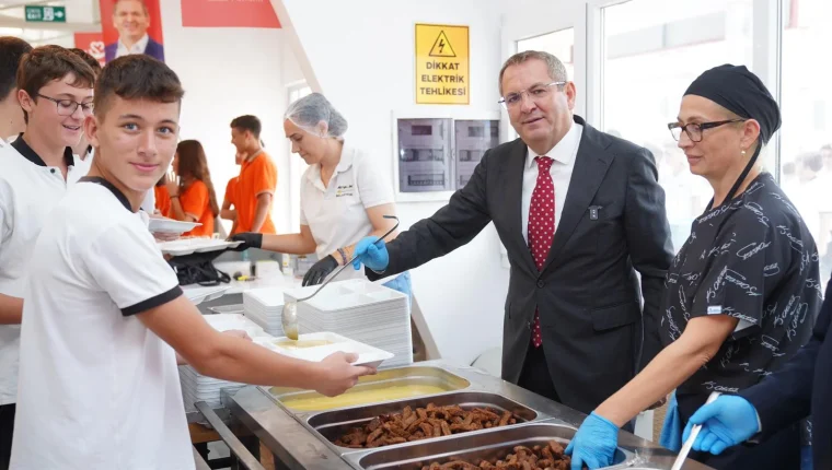 Ayvalık’ta örnek proje: 50 liraya üç çeşit yemek, bir de meyve