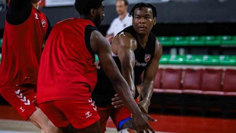 Karşıyaka, Basketbol Süper Ligi'nde Galatasaray'ı konuk ediyor