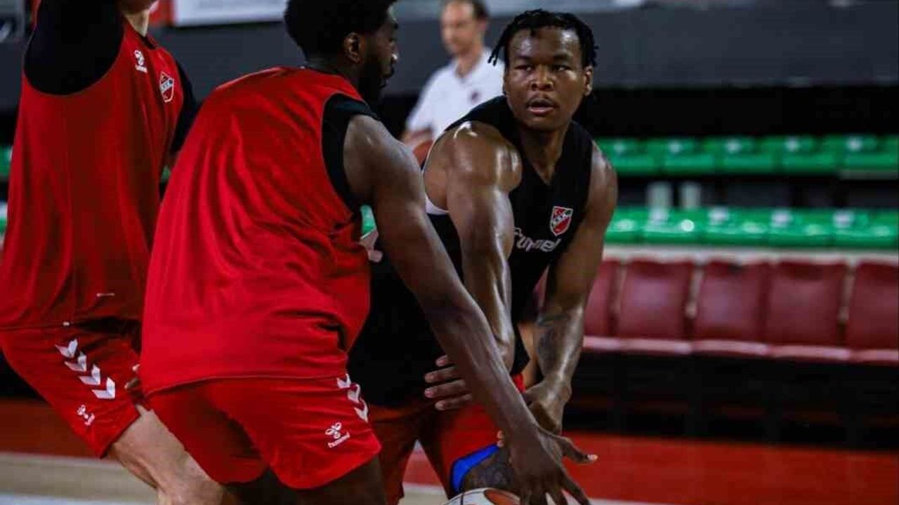 Karşıyaka, Basketbol Süper Ligi'nde Galatasaray'ı konuk ediyor