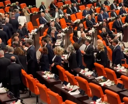 Erdoğan TBMM açılışında: Özgür Özel ve YENİ Parti ayrıldı