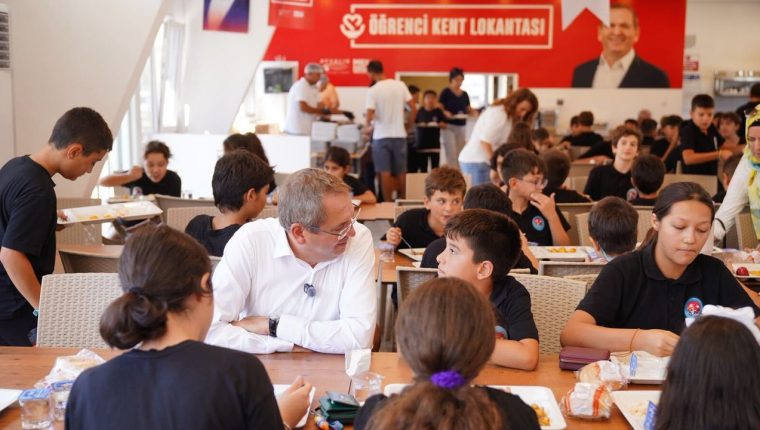 Ayvalık'ta öğrenci lokantası: 50 liraya üç çeşit yemek ve meyve