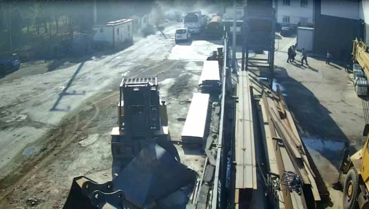 İzmir'de metal fabrikasında patlama: 7 işçi yaralandı