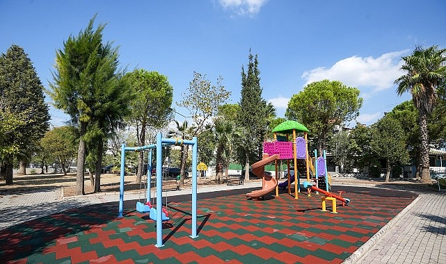 Gaziemir parklarında yenileme: 3 parkın oyun alanları yenilendi