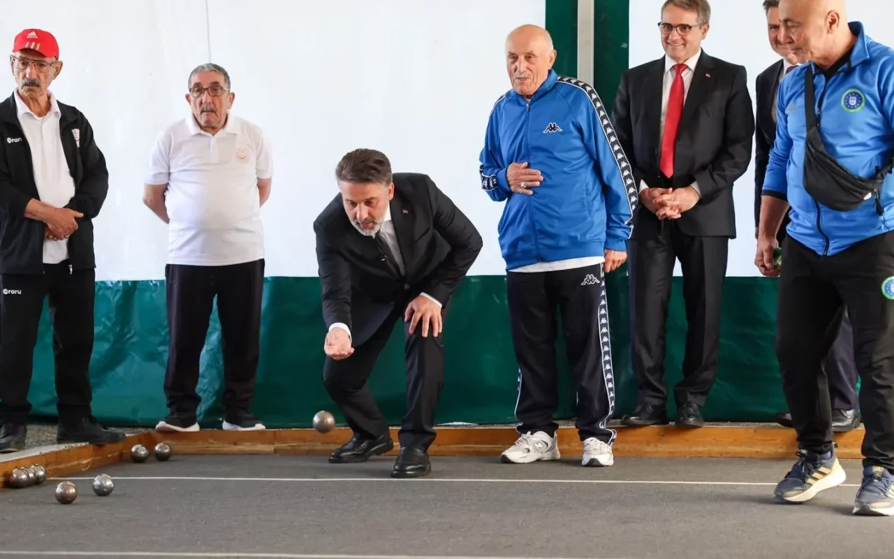 Bursa'da Şahin Biba huzurevinde Yaşlılar Günü etkinliğine katıldı