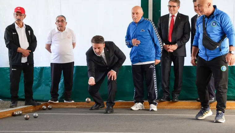 Bursa'da Şahin Biba huzurevinde Yaşlılar Günü etkinliğine katıldı