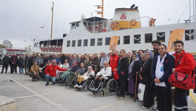 Darülaceze sakinleri 1 Ekim Dünya Yaşlılar Günü'nde denizle buluştu