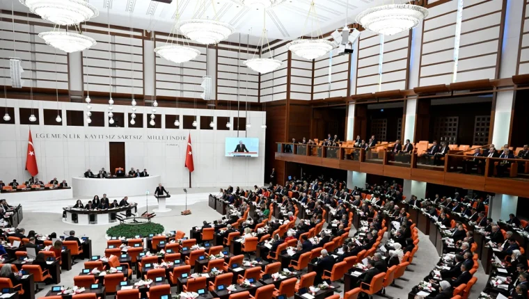 Yeni Parti'nin Meclis'teki skandal hareketine tepkiler arttı