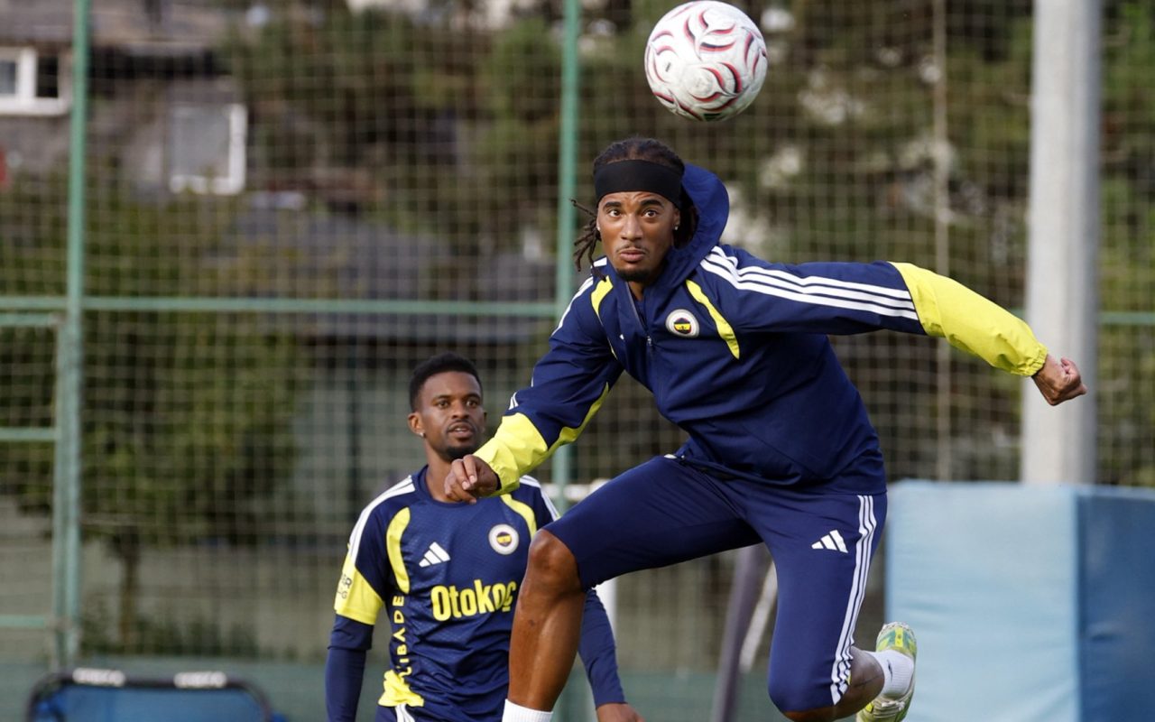 Fenerbahçe Rizespor maçı öncesi iç saha hazırlıklarını sürdürdü