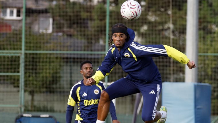 Fenerbahçe Rizespor maçı öncesi iç saha hazırlıklarını sürdürdü
