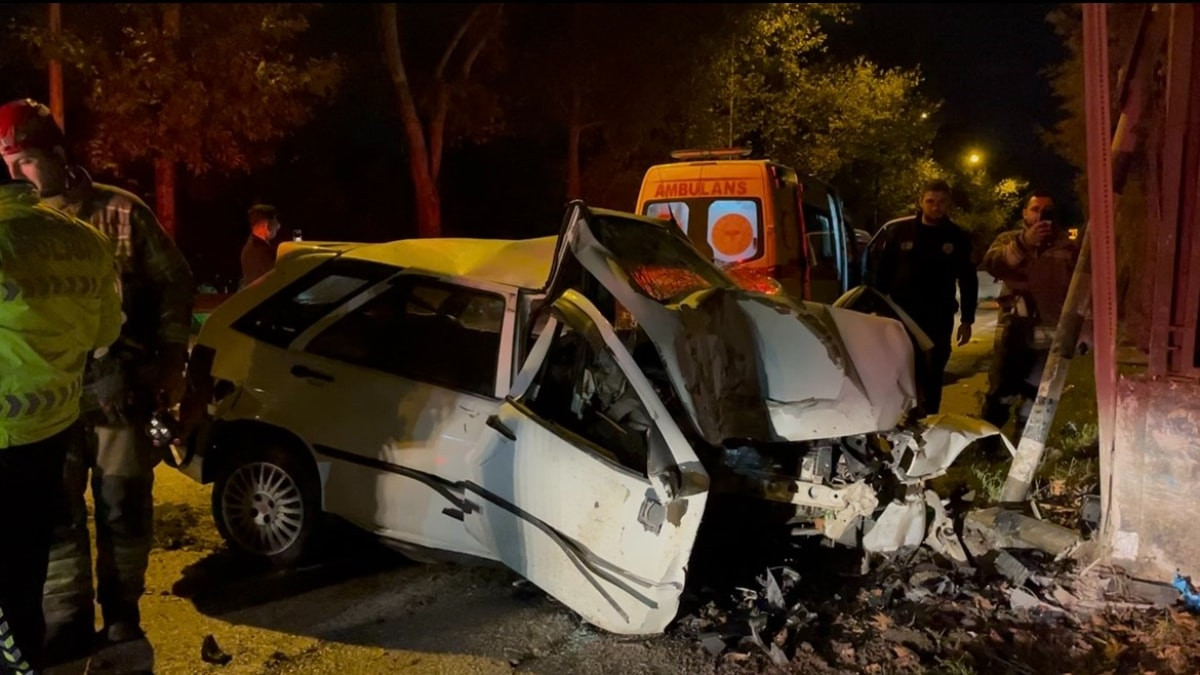 Bursa'da kontrolden çıkan araç hurdaya döndü