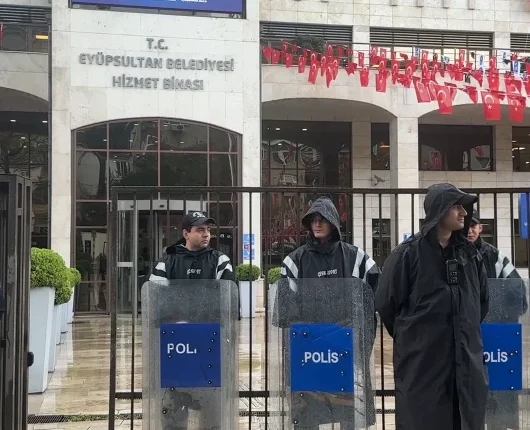 Eyüpsultan Belediyesi'ne operasyon: Başkan Özmen de gözaltında