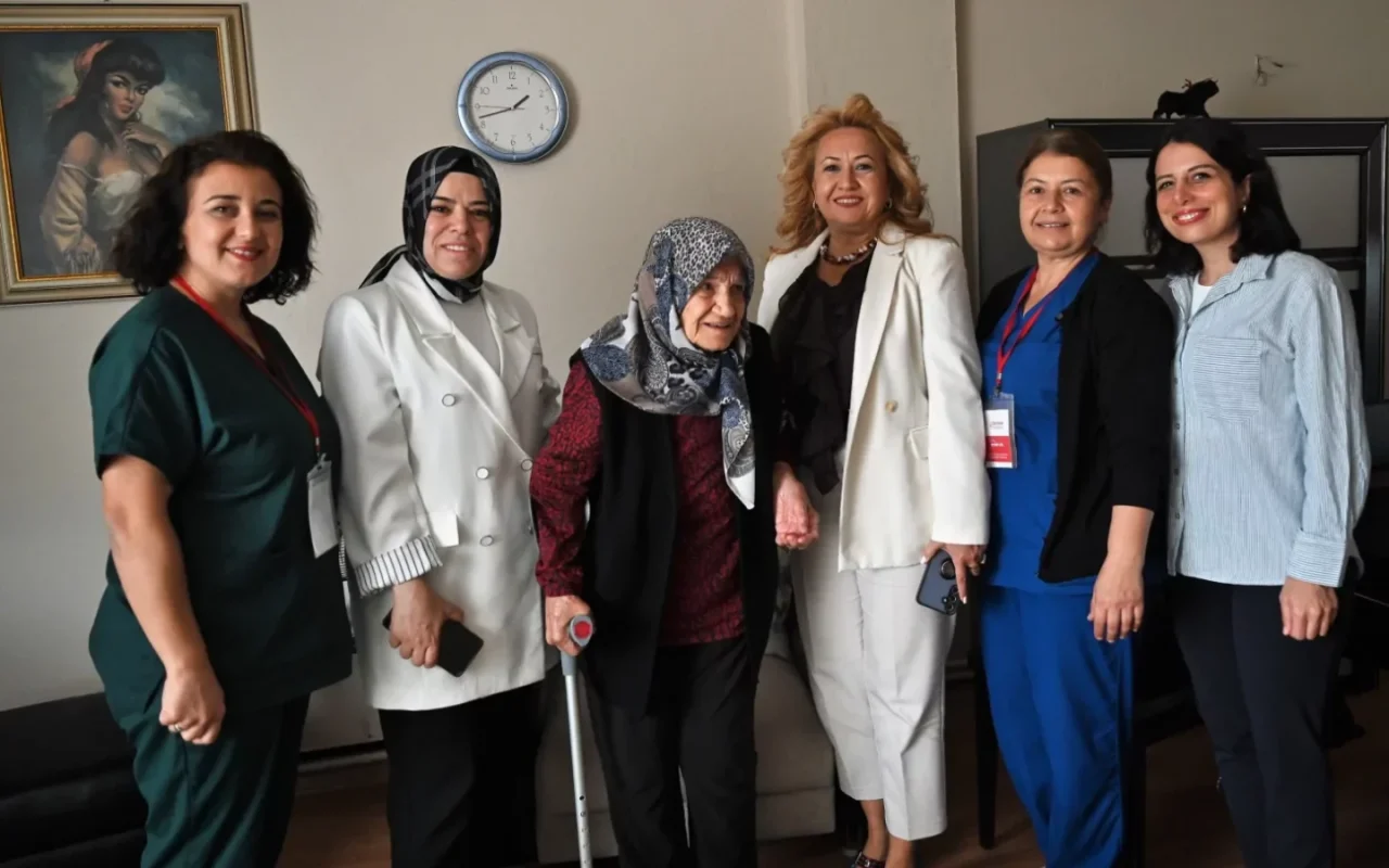 Bornova’da yaşlılara özel ziyaret: 3. Yaş Üniversitesi geliyor