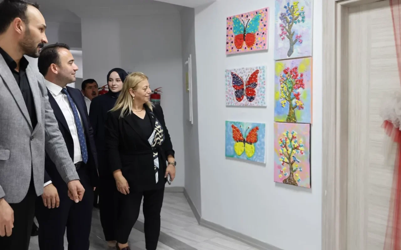 Keçiören'de Dünya Yaşlılar Günü etkinliği: Huzurevi sakinleriyle yürüyüş