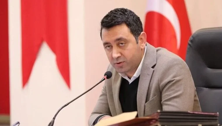 Bayraklı Belediye Başkanı İrfan Önal CHP'den istifa etti