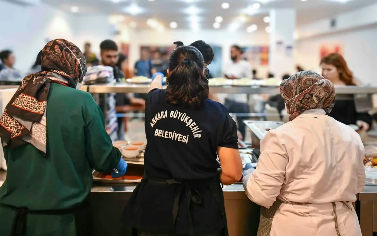 Ankara Büyükşehir’den öğrencilere 4 noktada Gençlik Sofraları