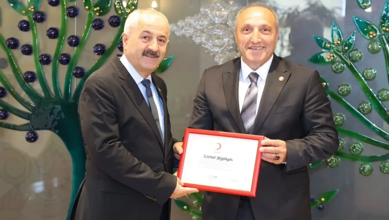 Kızılay'dan Gebze'de Büyükgöz'e teşekkür belgesi verildi