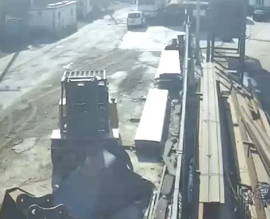 Torbalı'da fabrika patlaması: 25 yaşındaki işçi yaşamını yitirdi