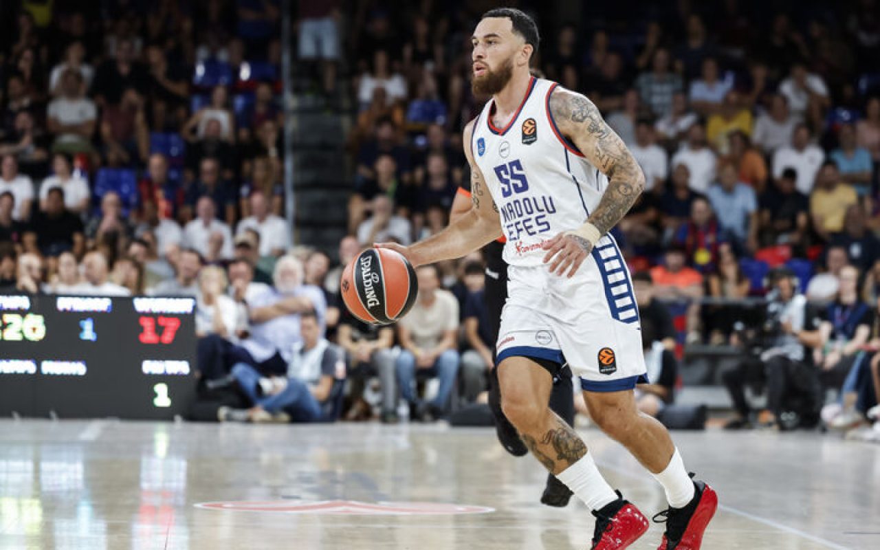 Mike James'in aşil ameliyatı: Anadolu Efes 7-9 ay yok