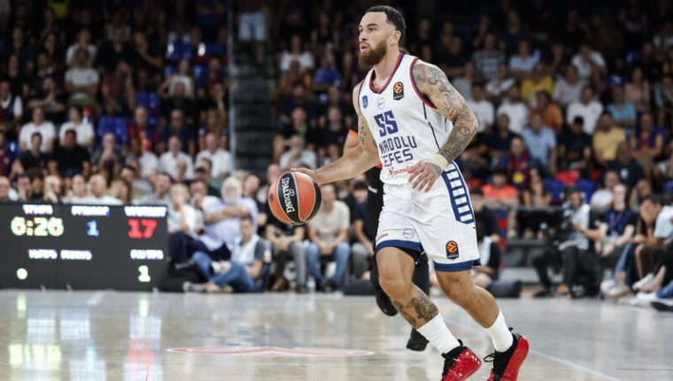 Mike James'in aşil ameliyatı: Anadolu Efes 7-9 ay yok