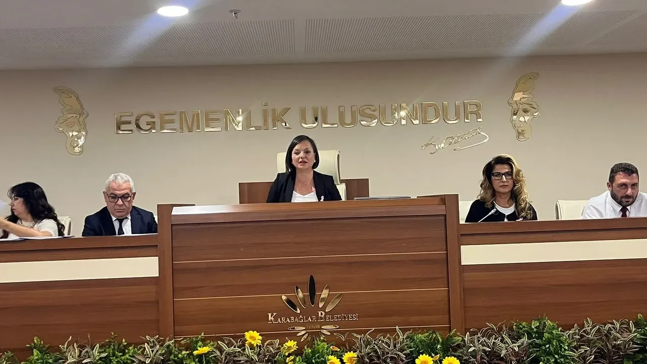 Karabağlar'da Kınay'ın AK Parti'ye geçeceği iddiası