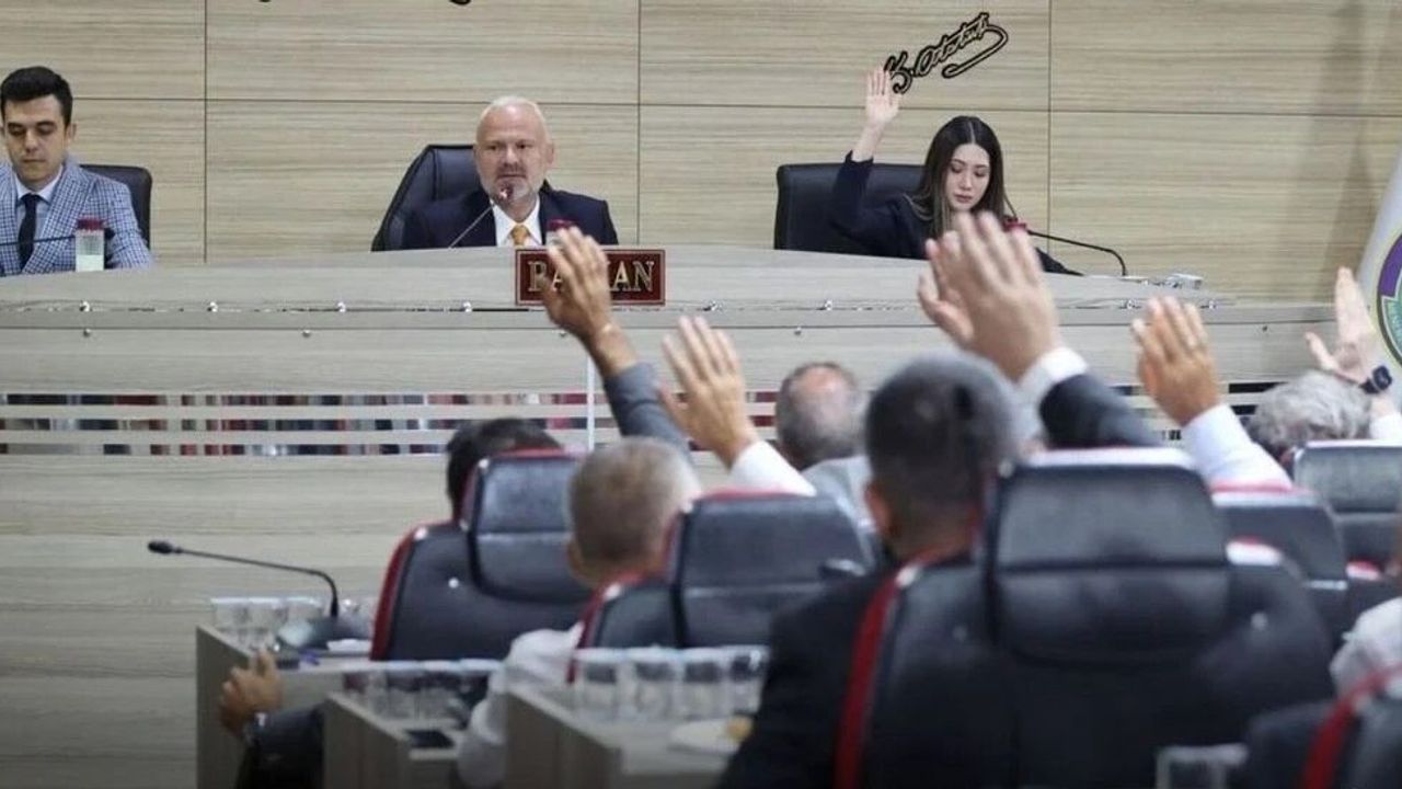 Menemen Meclisi'nde borçlanma yetkisi ve hastane ulaşımı kararı