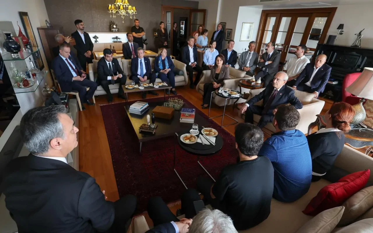 Kılıçdaroğlu Mersin’de: Seçer ve Özyiğit ailelerini ziyaret etti
