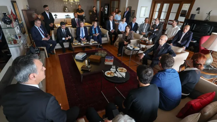 Kılıçdaroğlu Mersin’de: Seçer ve Özyiğit ailelerini ziyaret etti
