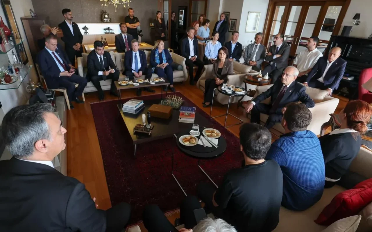 Kılıçdaroğlu Mersin'de: Seçer ve Özyiğit ailelerini ziyaret etti