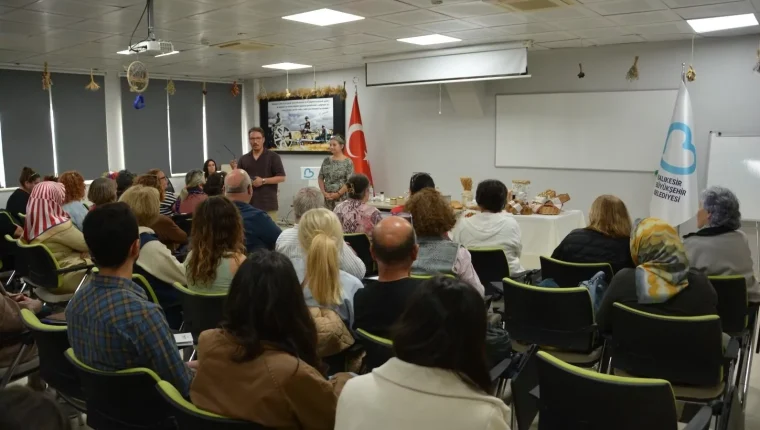 Balıkesir'de ekşi mayalı ekmek atölyesine 70 kişi katıldı