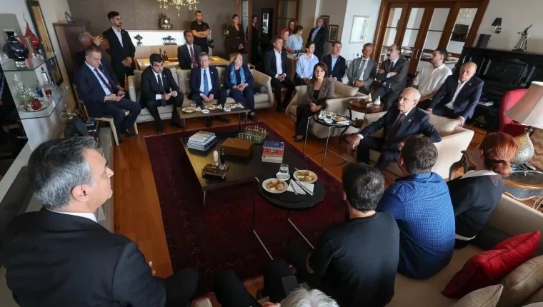 Kılıçdaroğlu Mersin'de CHP İl Başkanlığı ve aile ziyaretleri