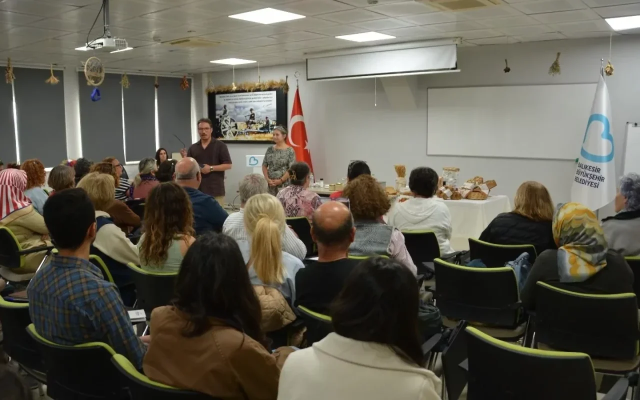 Balıkesir'de 70 kişi ekşi mayalı ekmek atölyesine katıldı