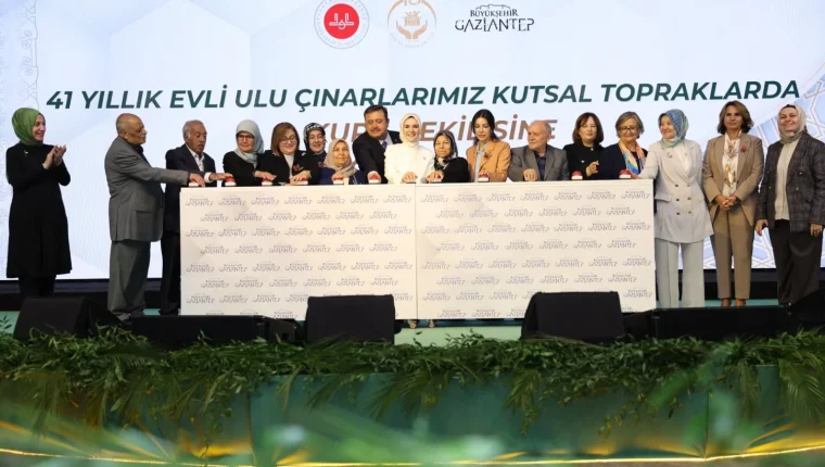 Gaziantep'te 41 yıllık evli çiftlere 1000 kişilik Umre kurası çekildi