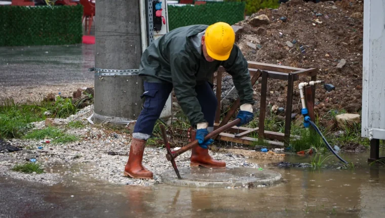 SASKİ, Sakarya'da sağanak sonrası altyapıyı temizliyor