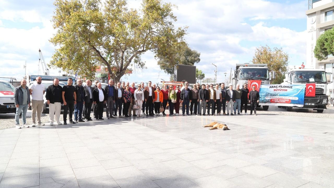 Dikili'de hizmet seferberliği: 9 yeni araç filoya katıldı