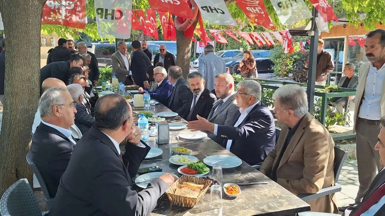 CHP Bornova'da birlik ve dayanışma buluşması: Gümrükçü'den hesap mesajı