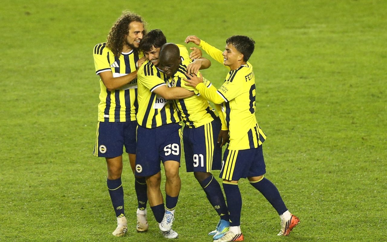 Fenerbahçe Azerbaycan'da provada 2-0 kazandı; Greenwood kırmızı gördü