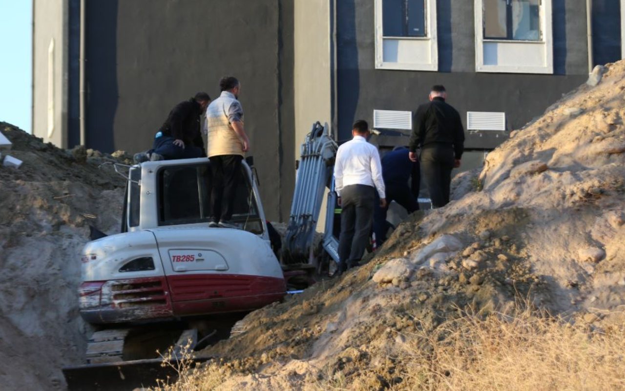 Çanakkale'de toprak altında kalan 2 işçi kurtarıldı