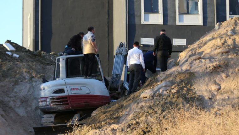 Çanakkale'de toprak altında kalan 2 işçi kurtarıldı