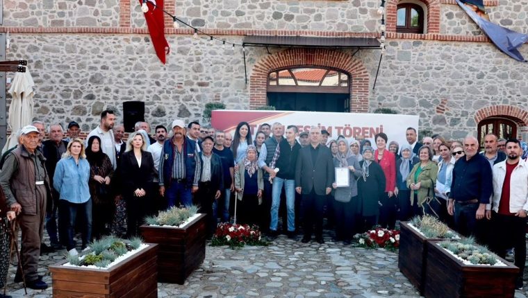 Bergama'da hak sahipleri 18. maddeyle tapularına kavuştu